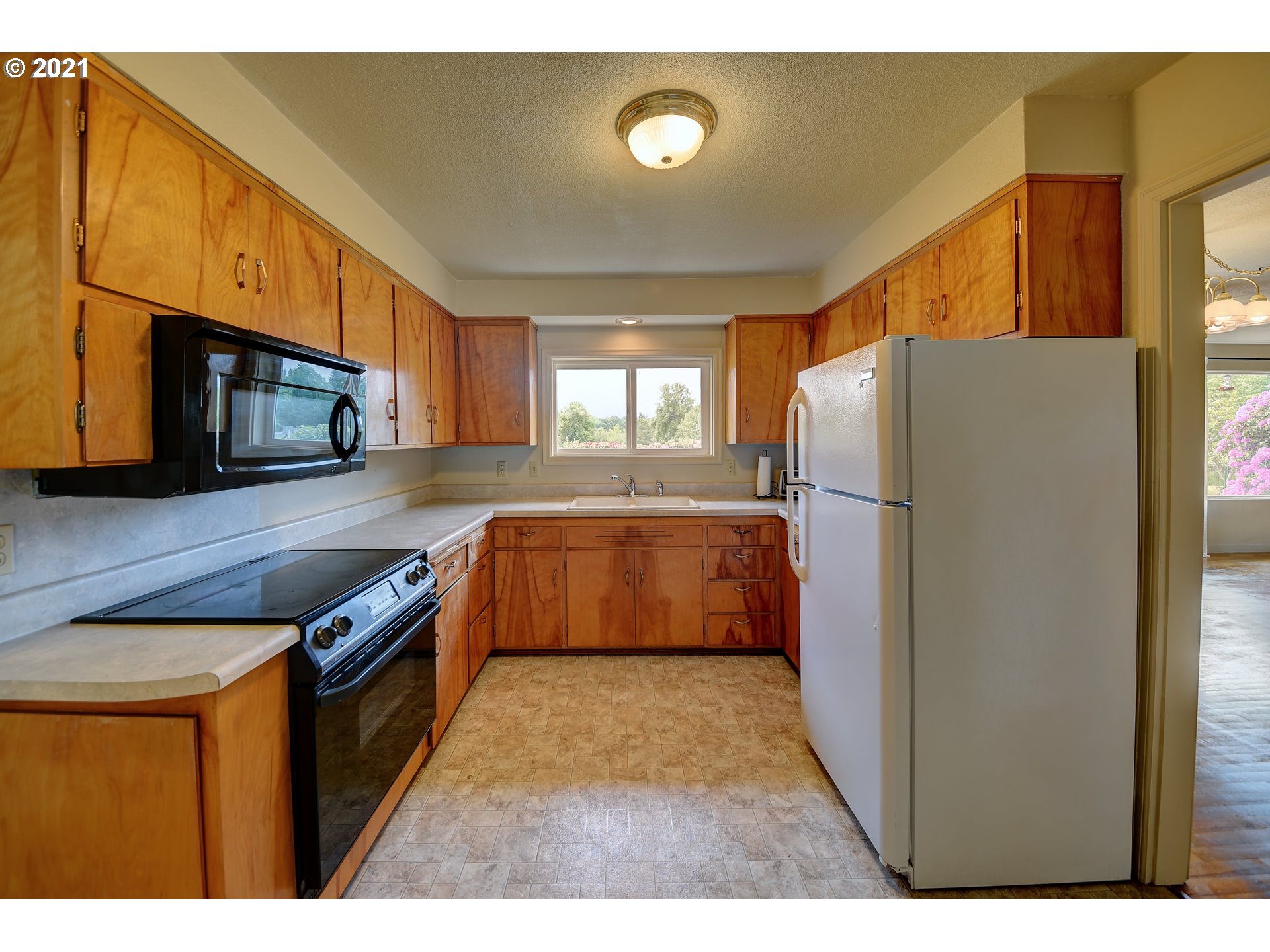 24837 Suttle Road Elmira, OR 97437 - Photo 7 of 32 Gallery Image 7