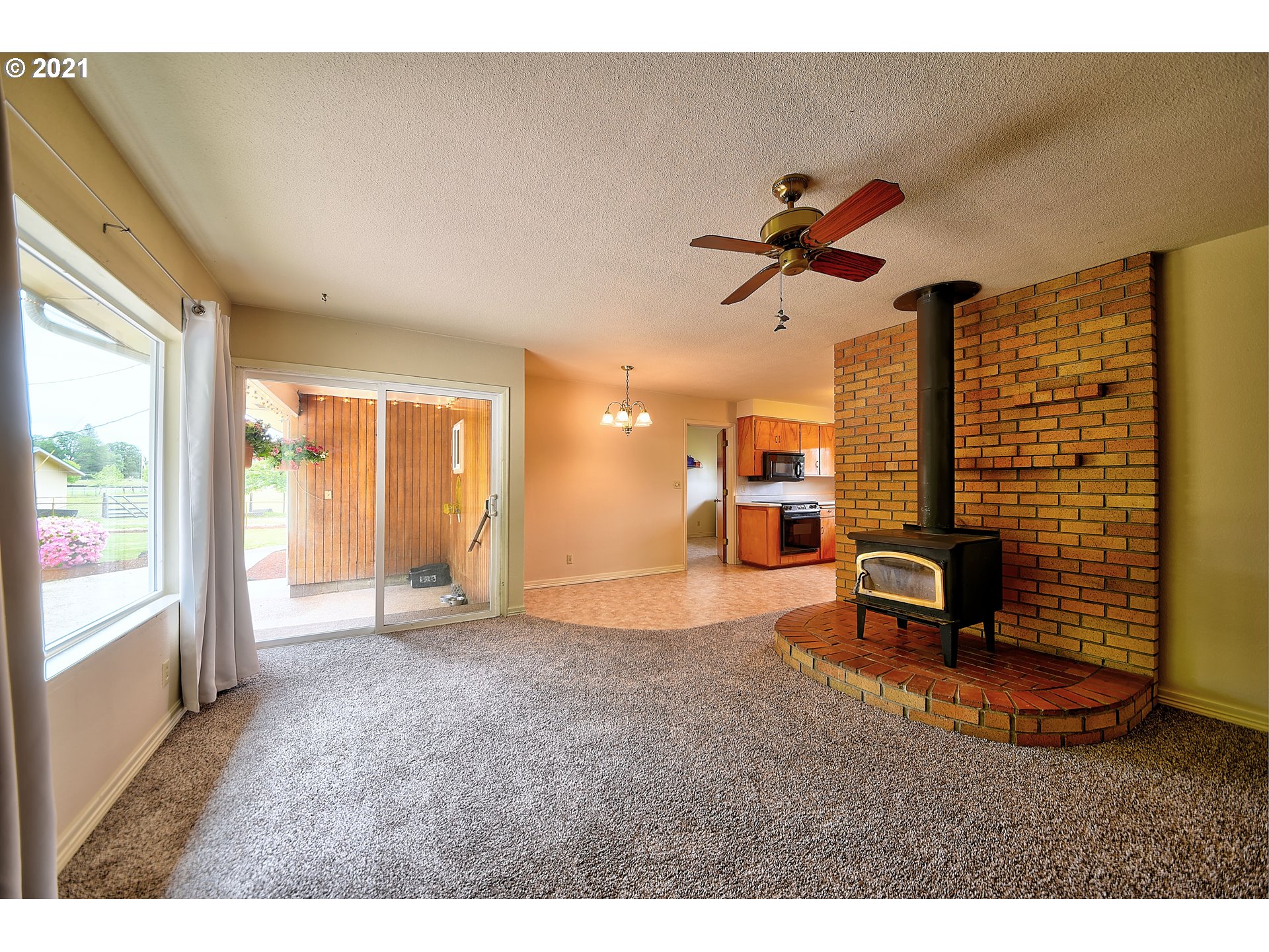 24837 Suttle Road Elmira, OR 97437 - Photo 9 of 32 Gallery Image 9