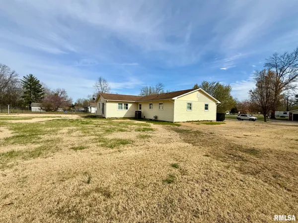 $239,900 | 1008 Jeffrey Drive, Carterville, IL 62918