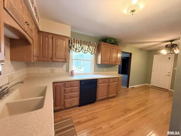 $239,900 | 1008 Jeffrey Drive, Carterville, IL 62918