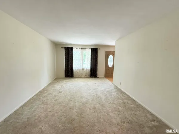 $239,900 | 1008 Jeffrey Drive, Carterville, IL 62918