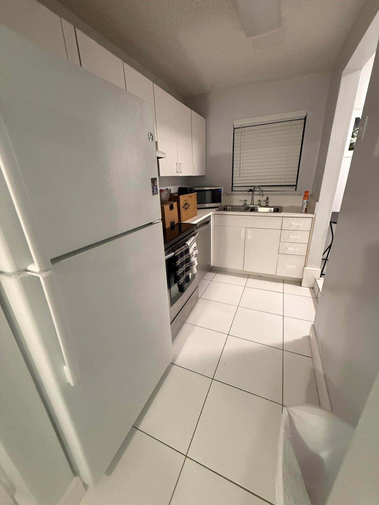 4121 Northeast 21st Terrace, Unit 3 Lighthouse Point, FL 33064 - Photo 4 of 40 Kitchen