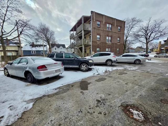 $850 | 2109 Washington Avenue, Unit UPPER #2, Racine, WI 53403