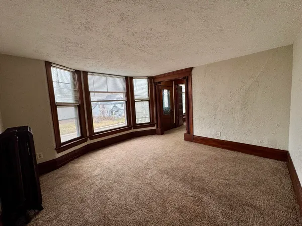 $800 | 2109 Washington Avenue, Unit UPPER #2, Racine, WI 53403