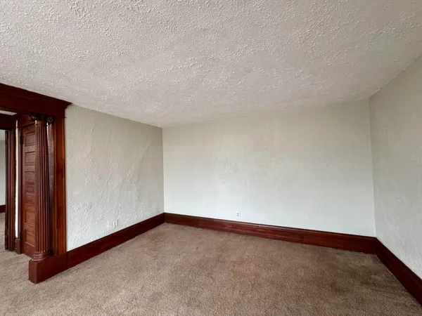 $800 | 2109 Washington Avenue, Unit UPPER #2, Racine, WI 53403