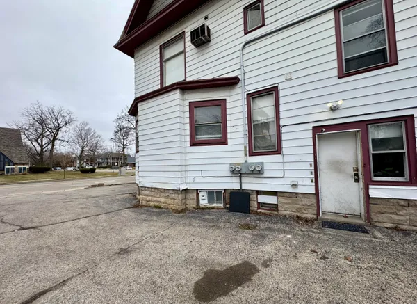 $800 | 2109 Washington Avenue, Unit UPPER #2, Racine, WI 53403