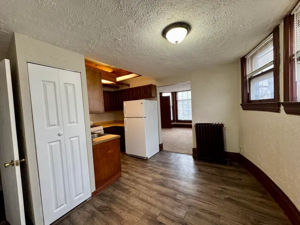 $800 | 2109 Washington Avenue, Unit UPPER #2, Racine, WI 53403