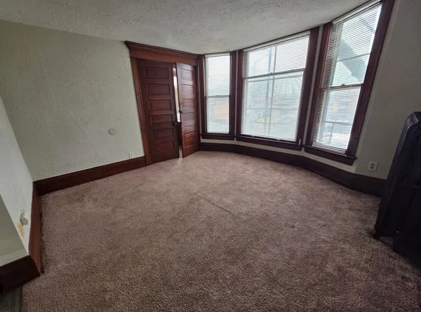 $800 | 2109 Washington Avenue, Unit UPPER #2, Racine, WI 53403