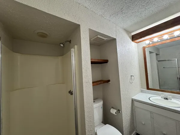 $800 | 2109 Washington Avenue, Unit UPPER #2, Racine, WI 53403