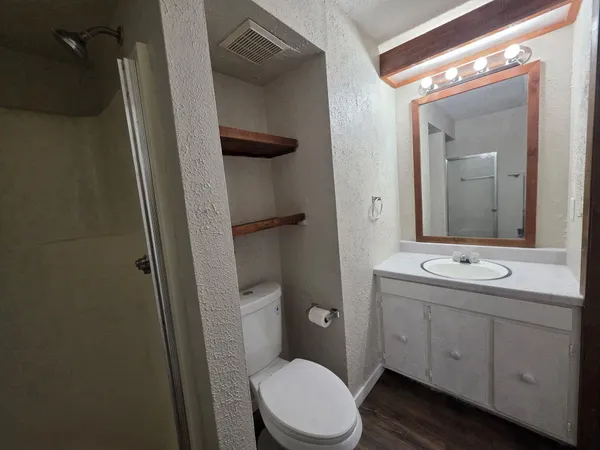 $800 | 2109 Washington Avenue, Unit UPPER #2, Racine, WI 53403