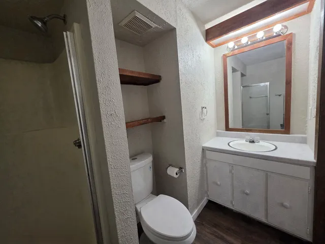 $850 | 2109 Washington Avenue, Unit UPPER #2, Racine, WI 53403