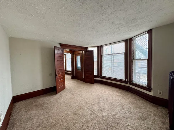 $800 | 2109 Washington Avenue, Unit UPPER #2, Racine, WI 53403