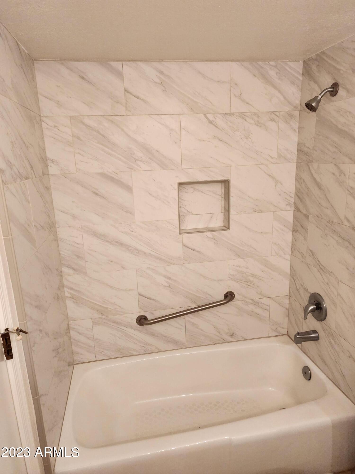 517 West Knox Road Chandler, AZ 85225 - Photo 7 of 14 a bathroom with a bathtub