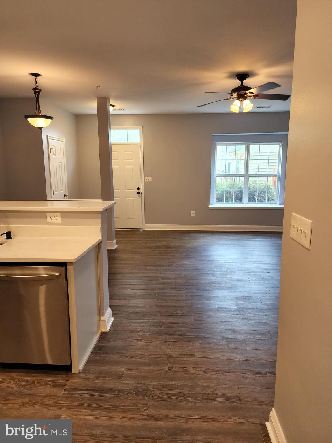 832 Estuary Drive Odenton, MD 21113 - Photo 2 of 27 1st floor entry