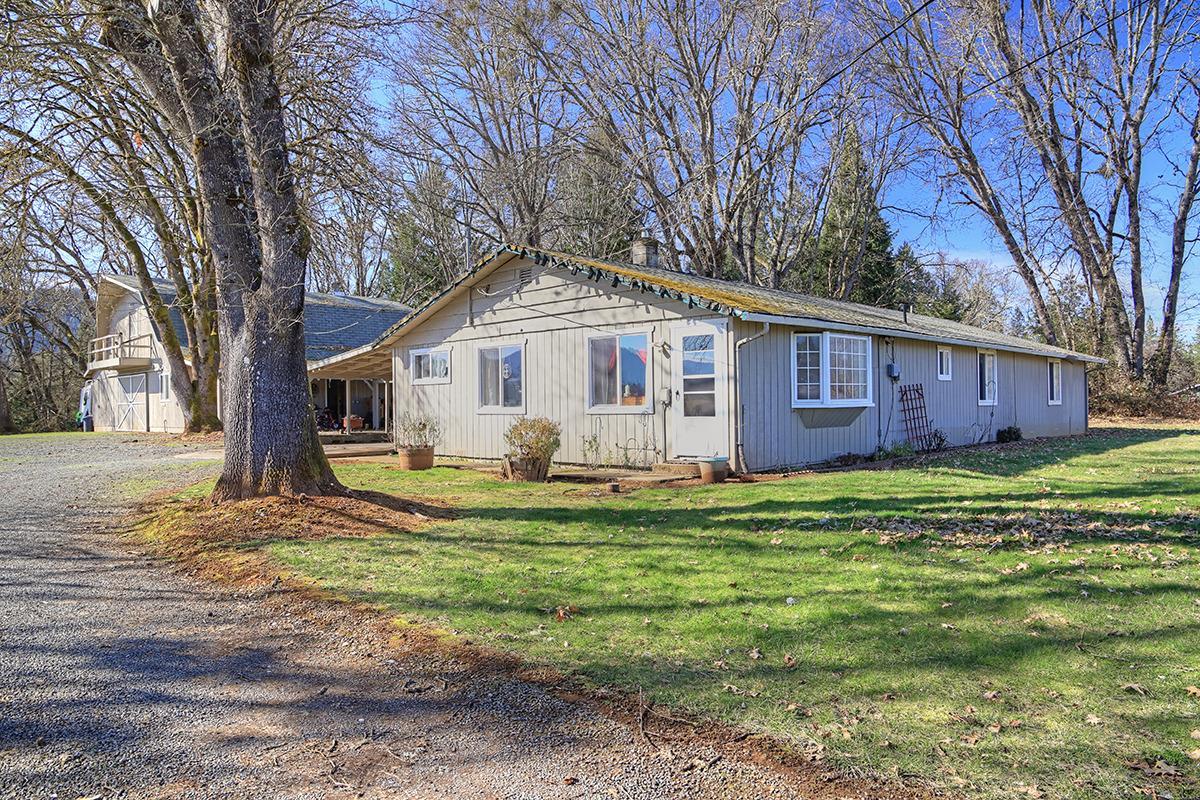 2412 Robinson Road Grants Pass, OR 97527 - Photo 1 of 25 Primary Photo