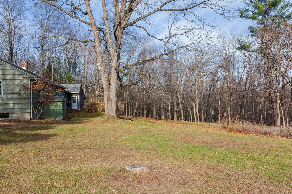 401 Kennedy Road Northampton, MA 01053 - Photo 3 of 22
