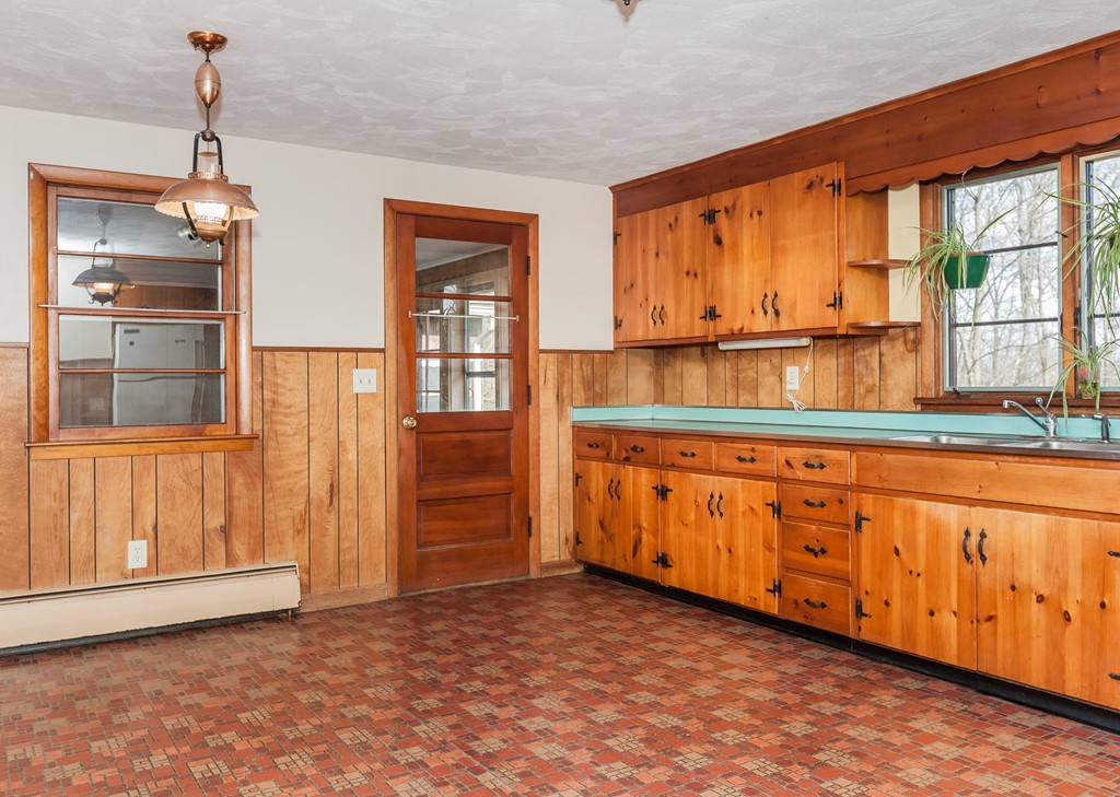 401 Kennedy Road Northampton, MA 01053 - Photo 8 of 22