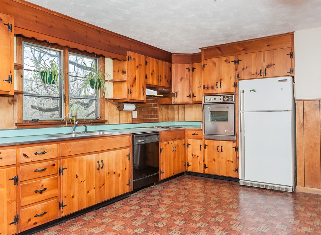 401 Kennedy Road Northampton, MA 01053 - Photo 9 of 22