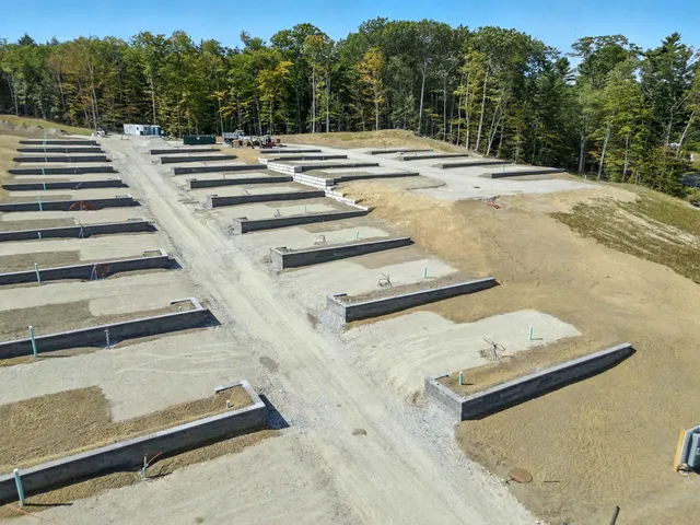 $200,000 | Endicott Street North, Laconia, NH 03246