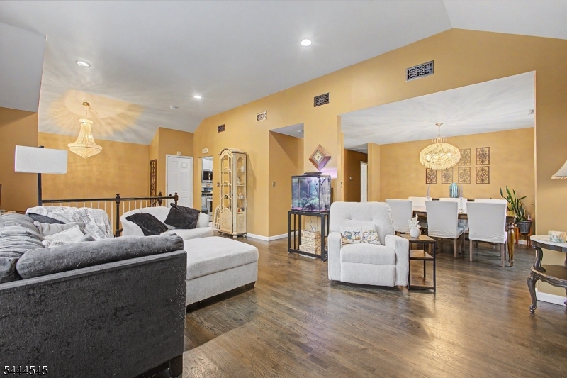 453 Huntington Road Union, NJ 07083 - Photo 4 of 28