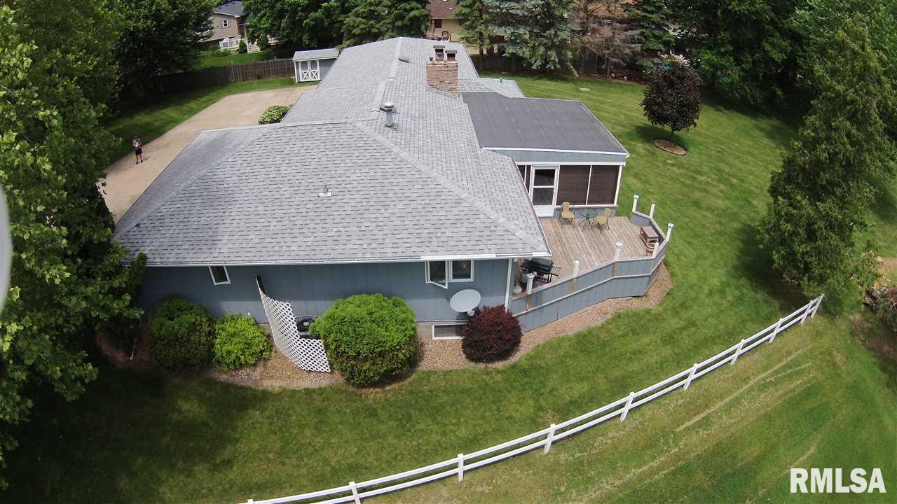 8615 Ridgewood Road Rock Island, IL 61201 - Photo 2 of 24