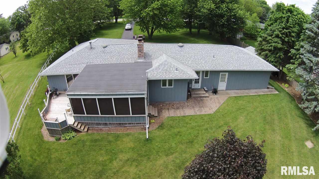 8615 Ridgewood Road Rock Island, IL 61201 - Photo 3 of 24