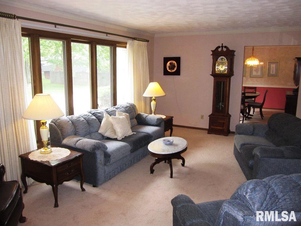 8615 Ridgewood Road Rock Island, IL 61201 - Photo 6 of 24