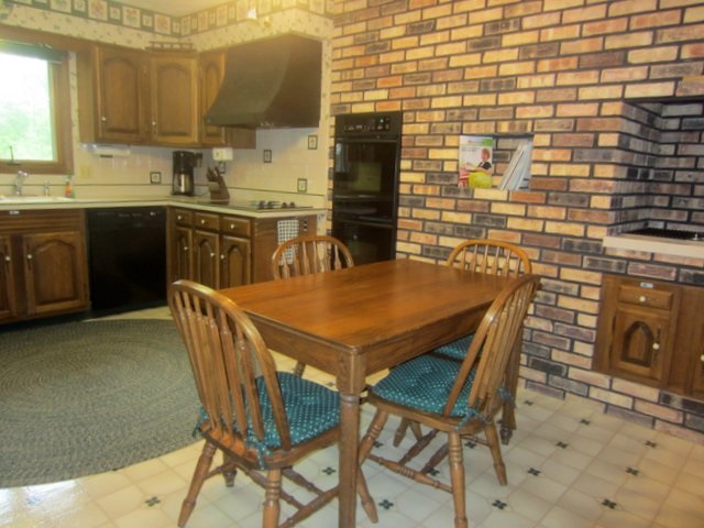 8615 Ridgewood Road Rock Island, IL 61201 - Photo 8 of 24