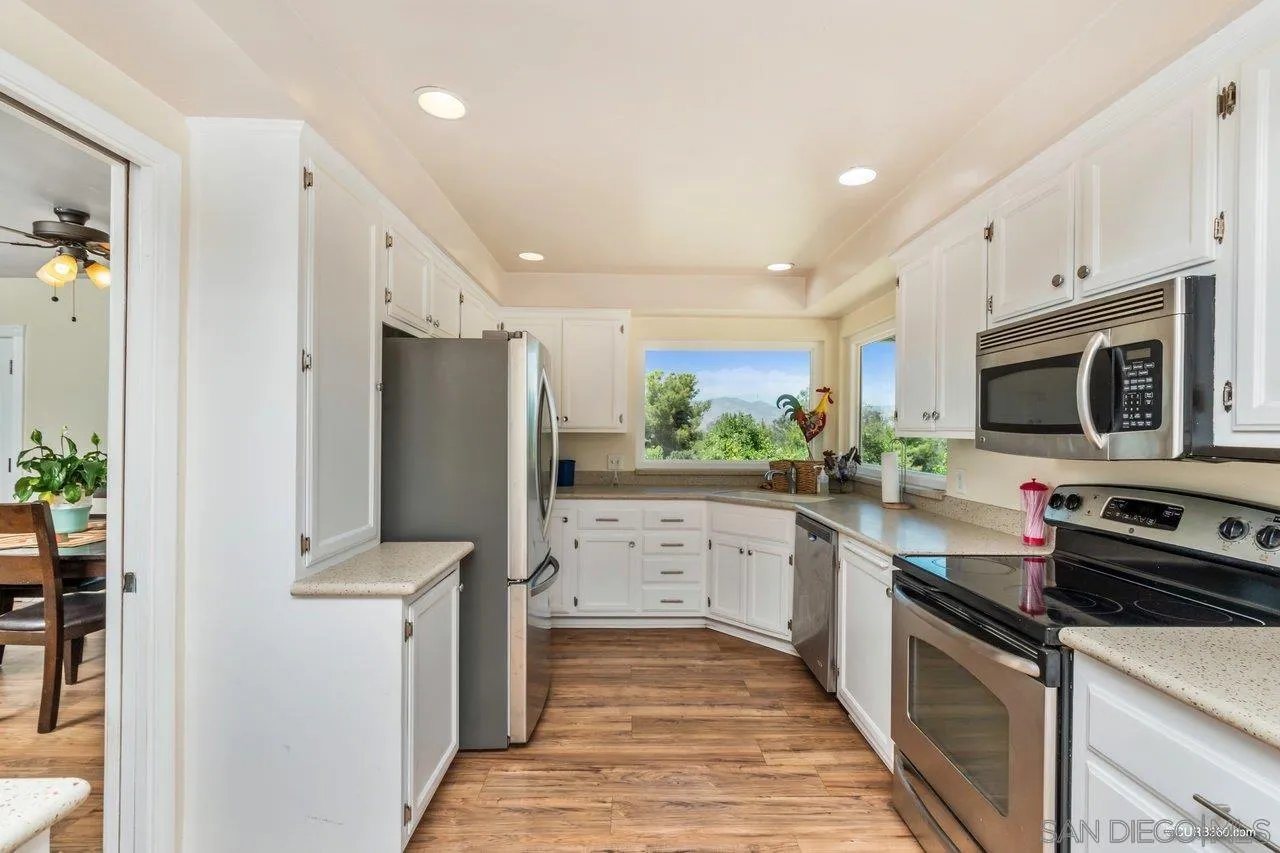 27510 Big Springs Ranch Road Hemet, CA 92544 - Photo 8 of 29 Gallery Image 8