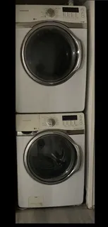 a close up view of a washer and dryer