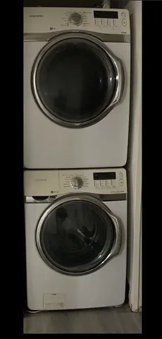 a close up view of a washer and dryer