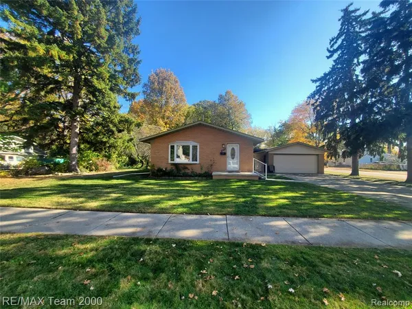 $1,900 | 4565 Universal Street, Dearborn Heights, MI 48125