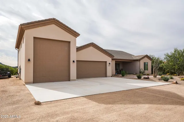 $825,000 | 2049 East Gaffney Road, New River, AZ 85087