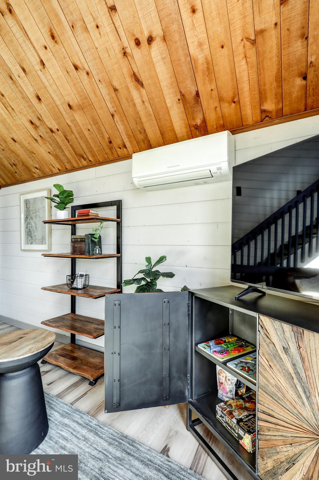 120 Brompton Road Hummelstown, PA 17036 - Photo 35 of 55 a reading room with wooden floor and furniture