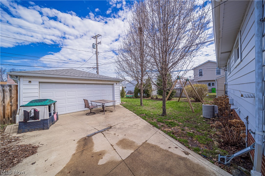 32007 Glenhurst Road Willowick, OH 44095 - Photo 7 of 29