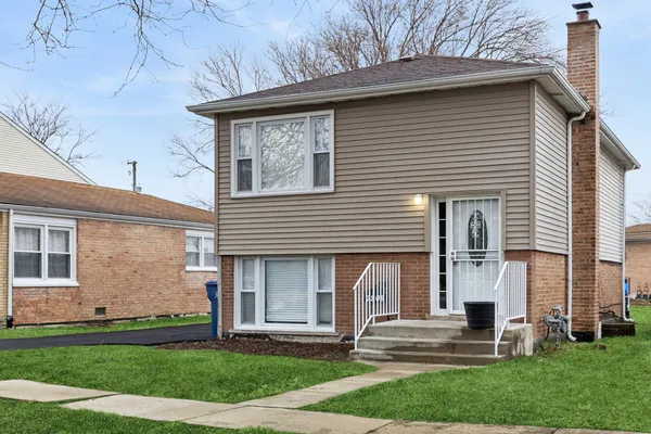 $270,000 | 2808 West 140th Place, Blue Island, IL 60406