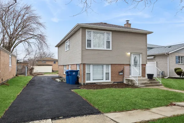 $270,000 | 2808 West 140th Place, Blue Island, IL 60406