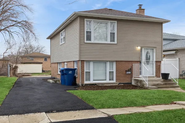 $270,000 | 2808 West 140th Place, Blue Island, IL 60406