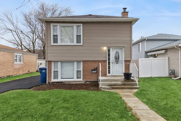 $270,000 | 2808 West 140th Place, Blue Island, IL 60406