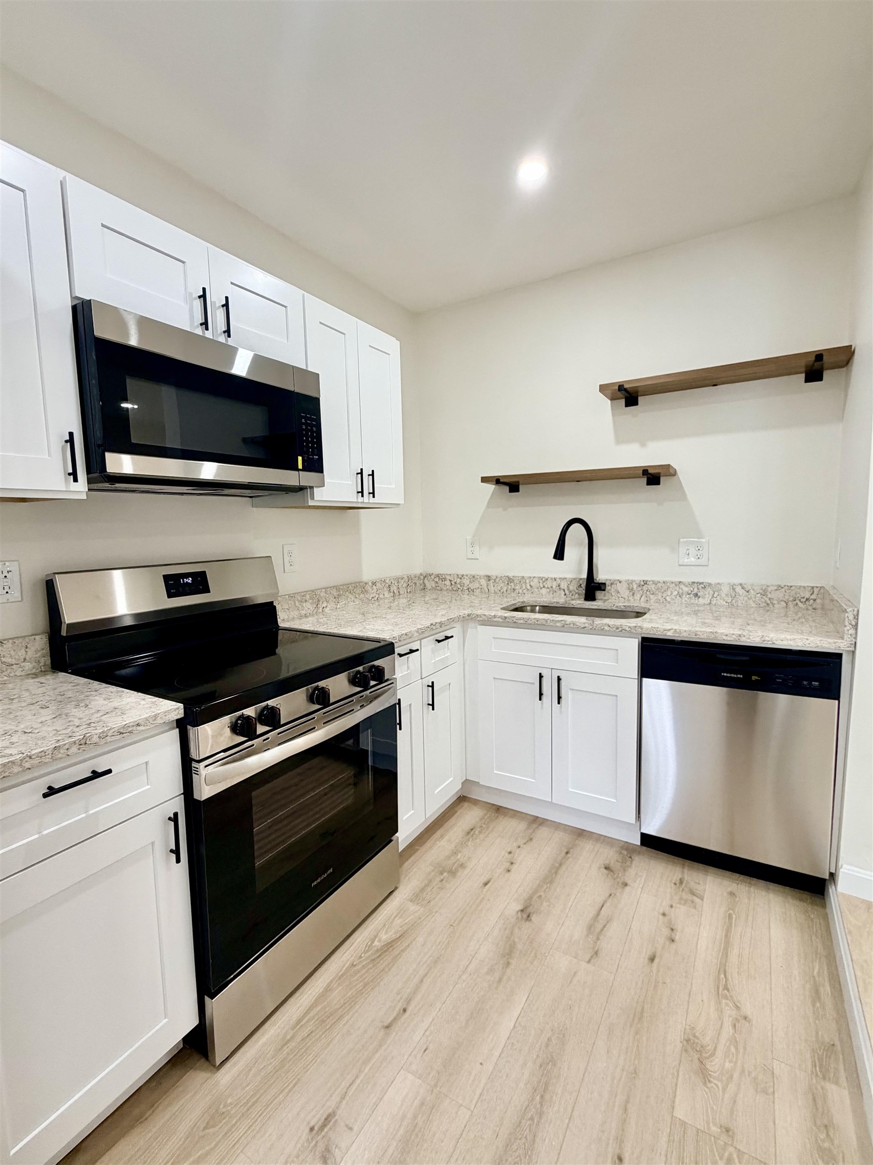 57 Washington Street Seabrook, NH 03874 - Photo 18 of 35