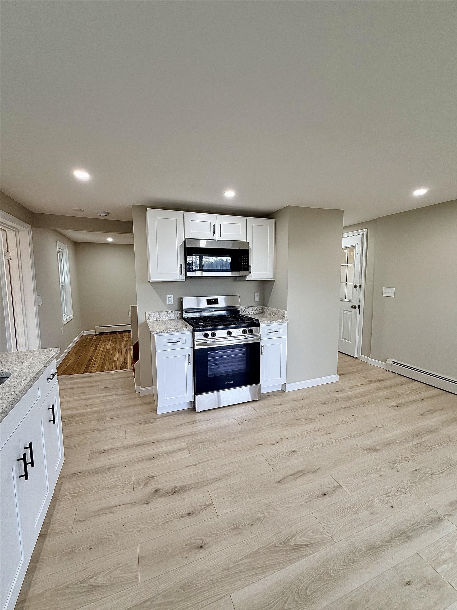 57 Washington Street Seabrook, NH 03874 - Photo 3 of 35