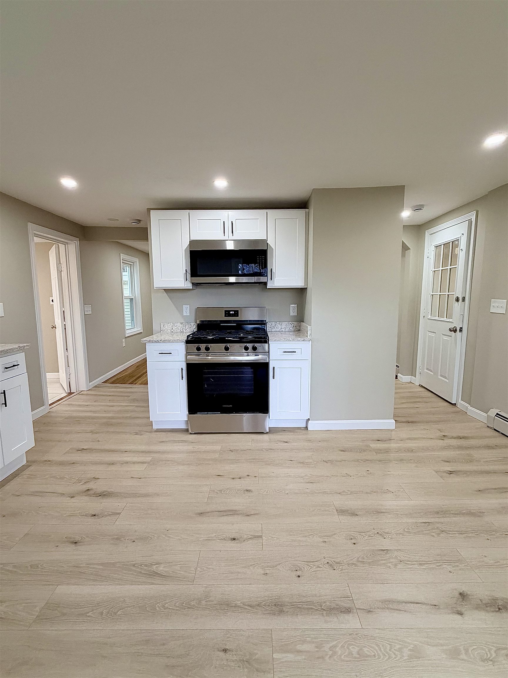 57 Washington Street Seabrook, NH 03874 - Photo 4 of 35