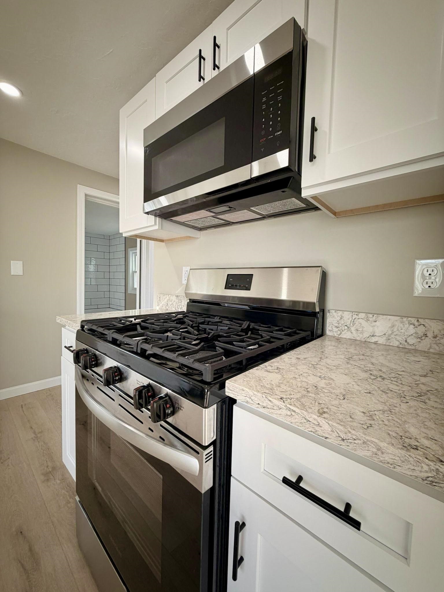 57 Washington Street Seabrook, NH 03874 - Photo 5 of 35