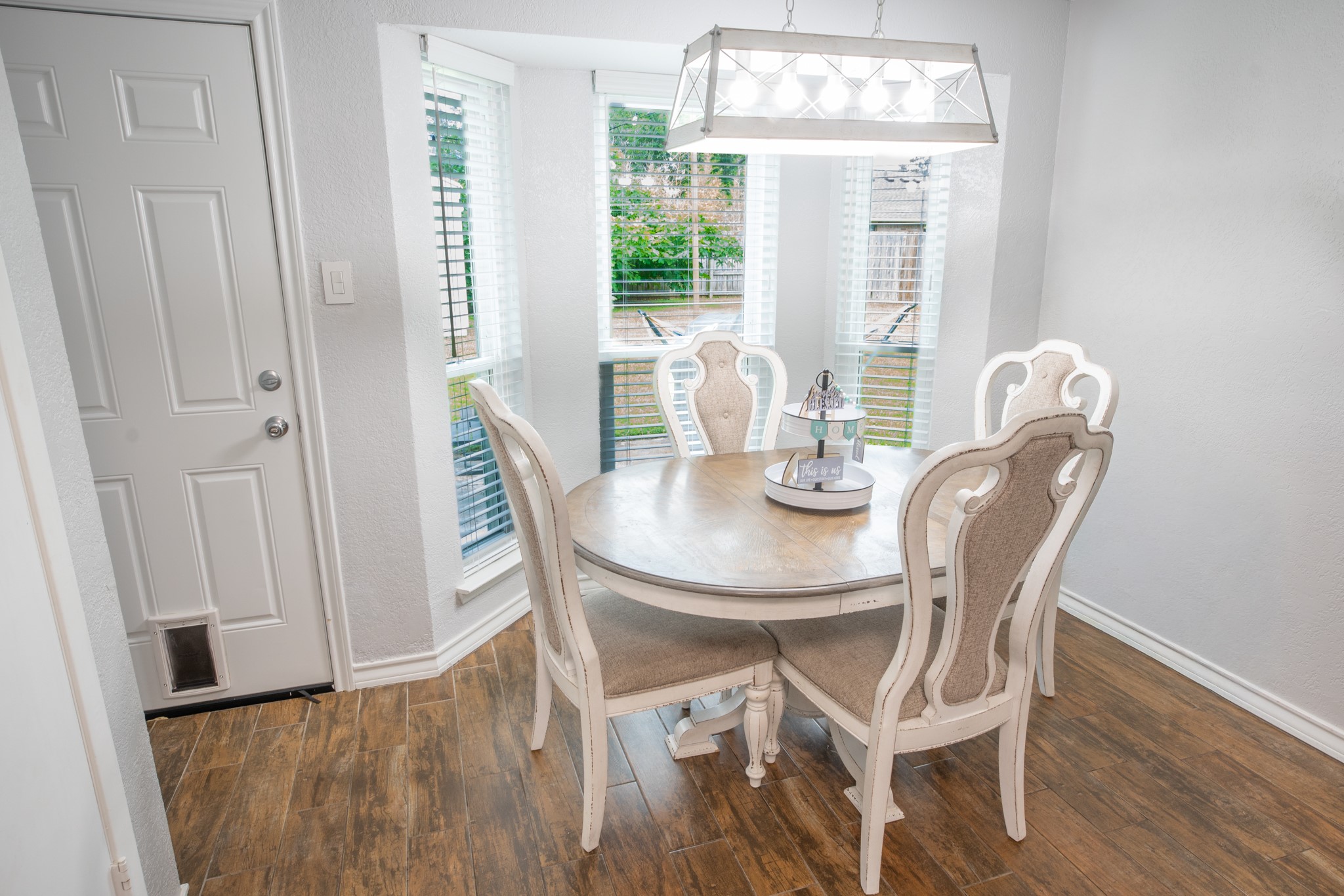 10 Wagon Ln Loop Angleton, TX 77515 - Photo 9 of 28 a view of a dining room with furniture window and wooden floor