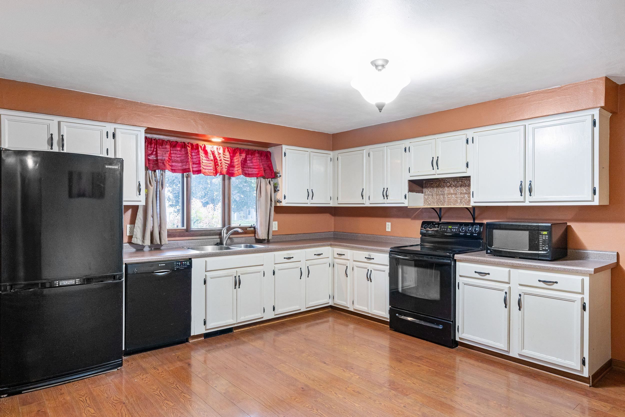 415 South Midpark Drive Appleton, WI 54915 - Photo 6 of 39 Gallery Image 6