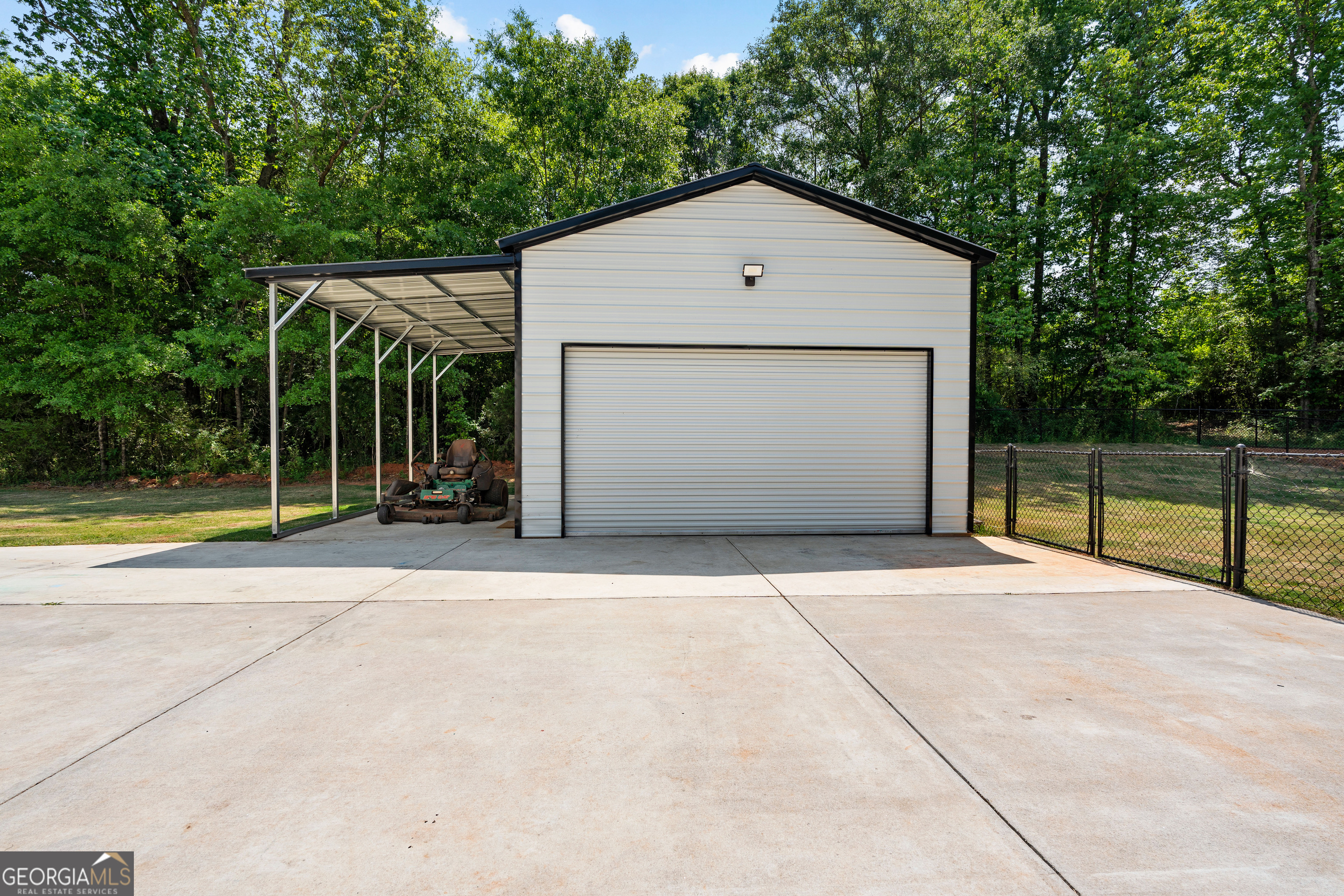 425 Dean Road Barnesville, GA 30204 - Photo 6 of 69