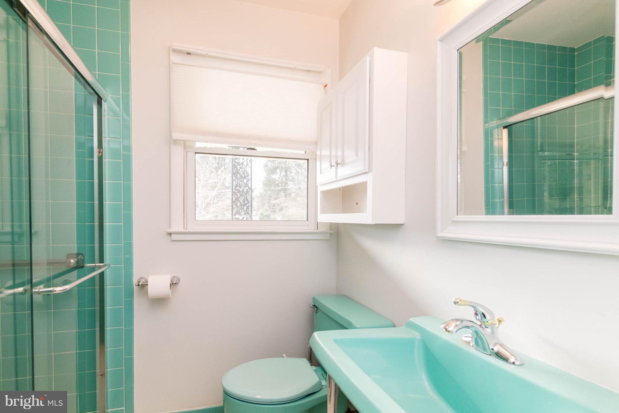 1504 Sherbrook Road Lutherville-Timonium, MD 21093 - Photo 23 of 30 3rd Bath on main level - perfect retro condition!