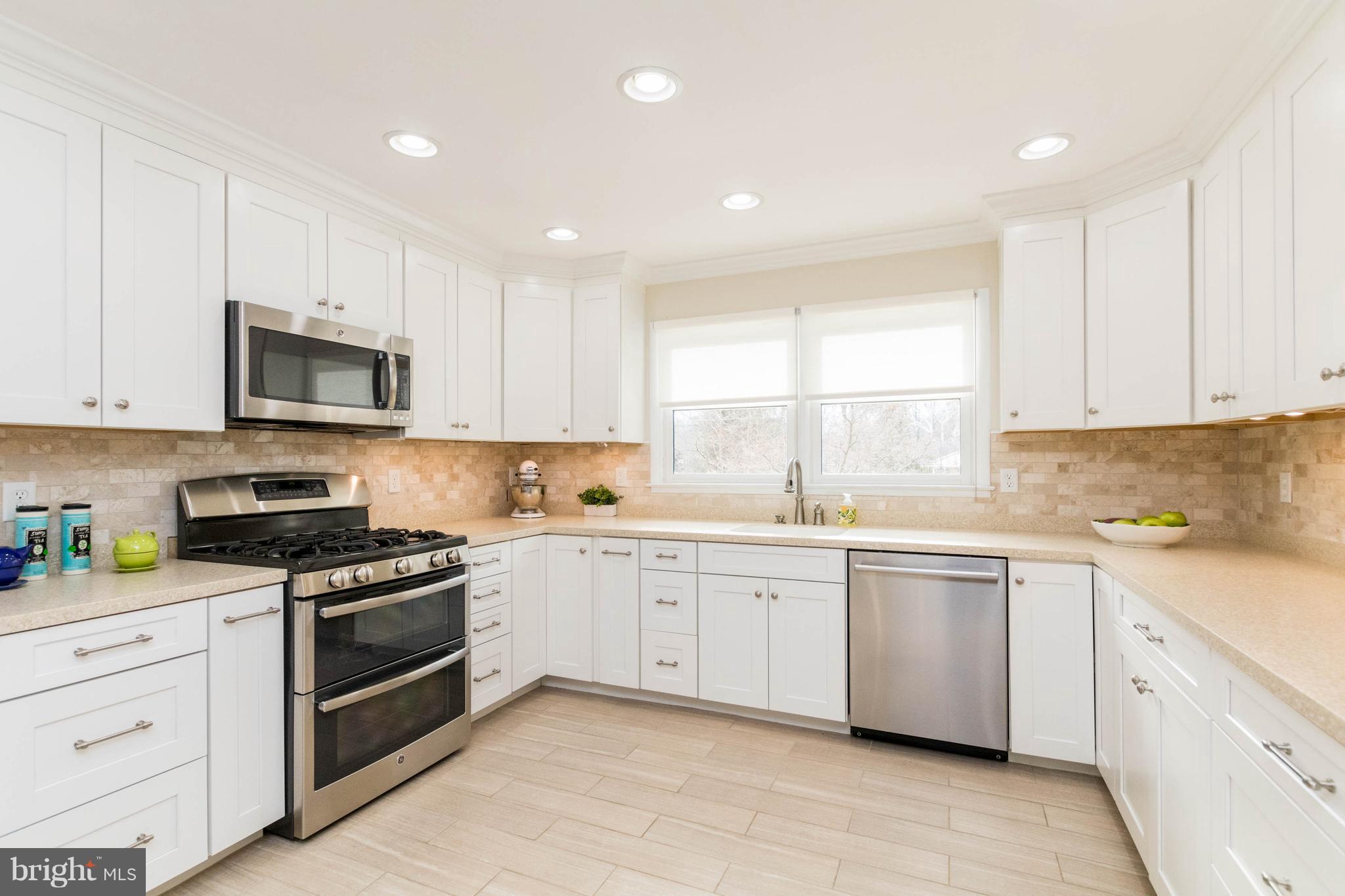 1504 Sherbrook Road Lutherville-Timonium, MD 21093 - Photo 3 of 30 Kitchen sports high end appliances