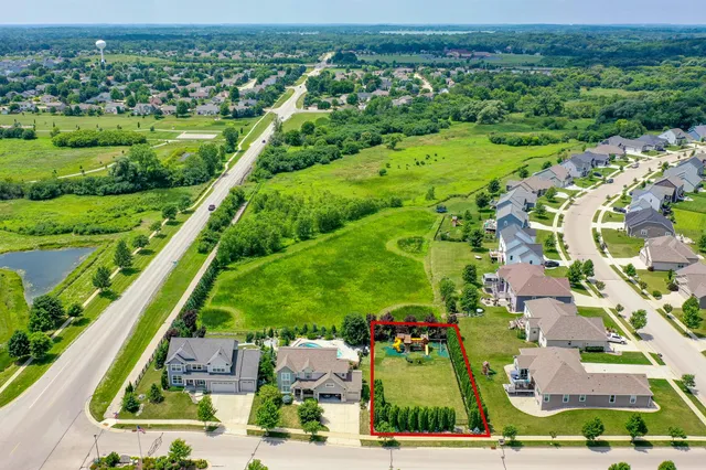 $159,900 | 1330 Prairie Creek Boulevard, Oconomowoc, WI 53066