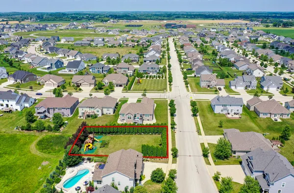 $169,900 | 1330 Prairie Creek Boulevard, Oconomowoc, WI 53066